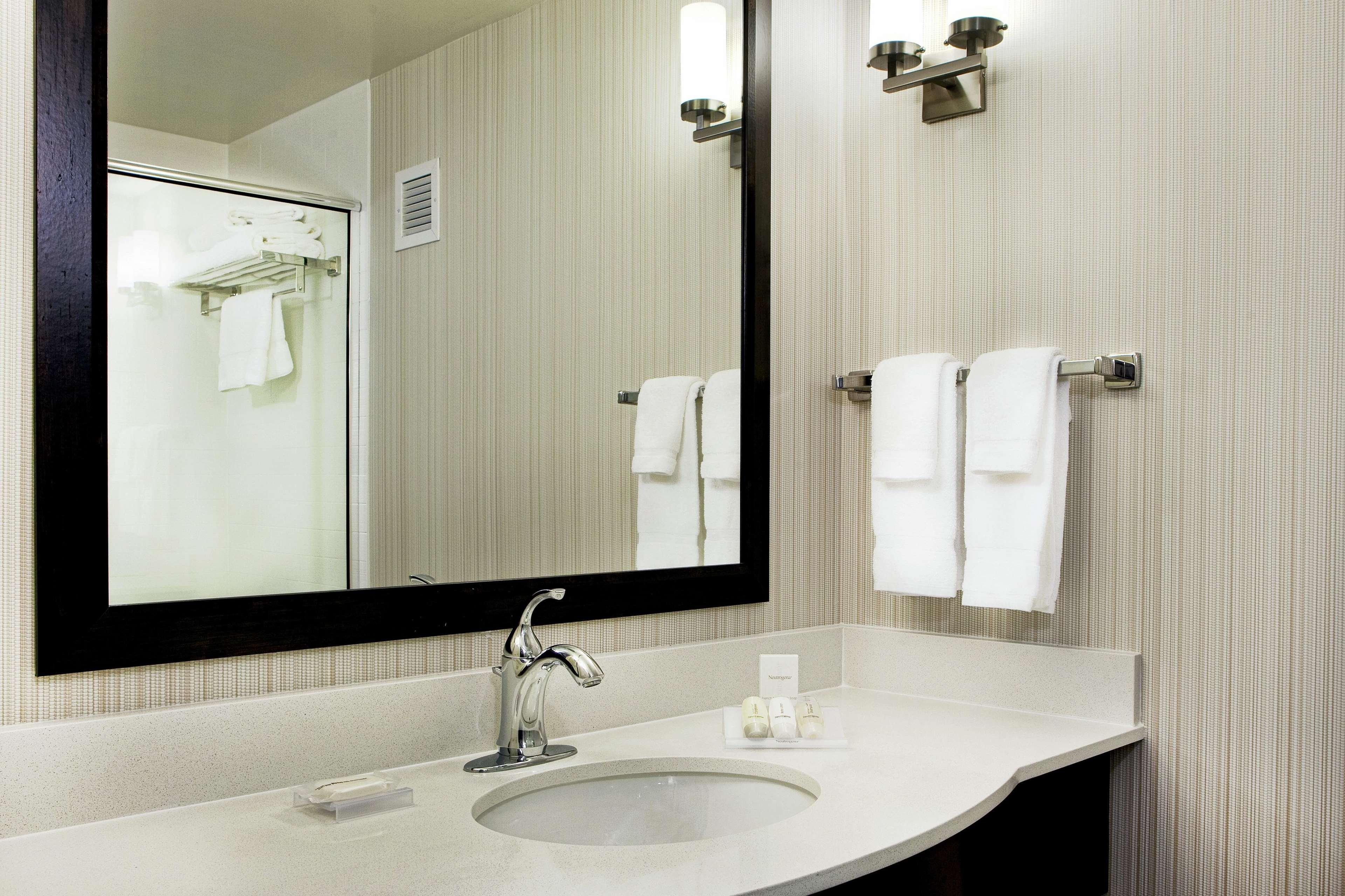 Hilton Garden Inn Portland Airport Buitenkant foto