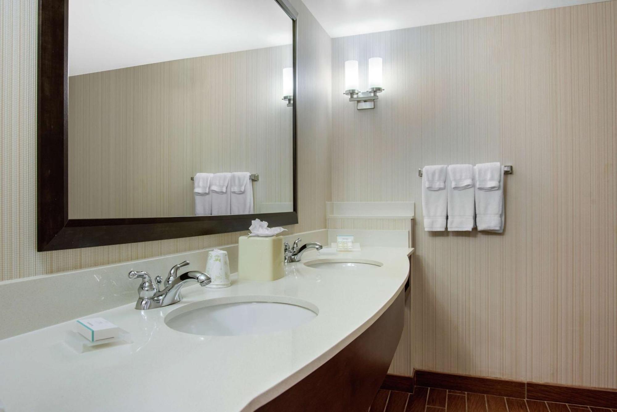 Hilton Garden Inn Portland Airport Buitenkant foto