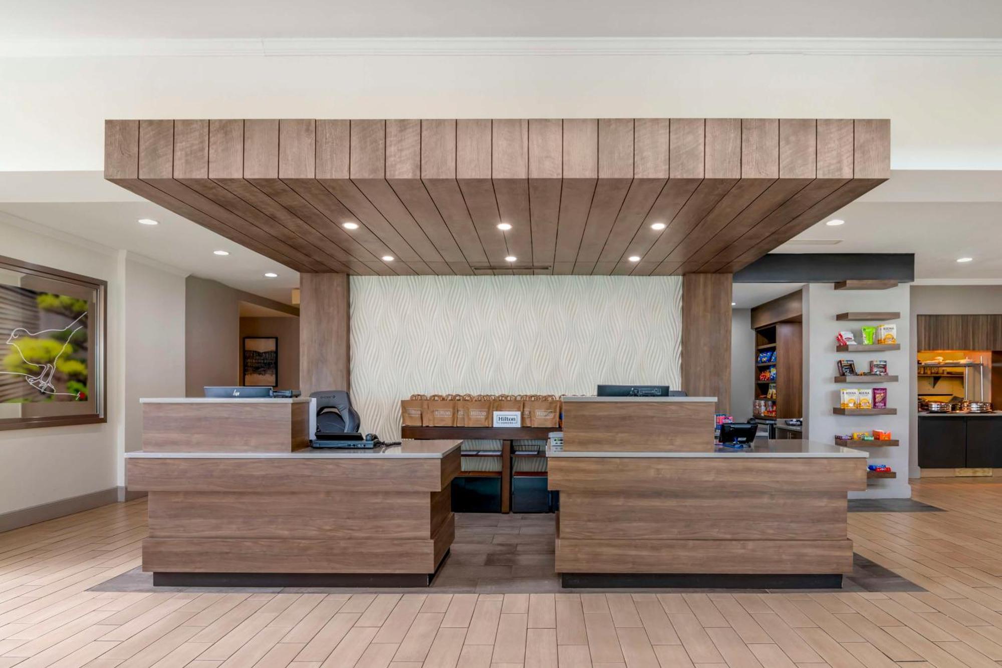 Hilton Garden Inn Portland Airport Buitenkant foto